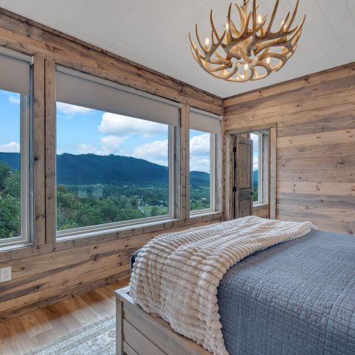 007-Upstairs-Bedroom