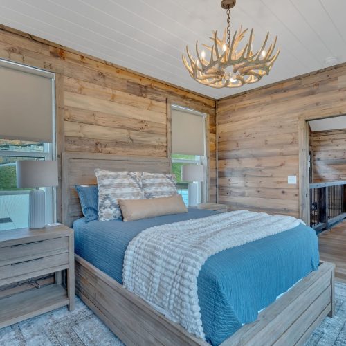 008-Upstairs-bedroom