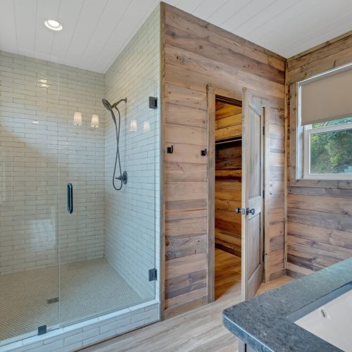 009-Upstairs-bathroom