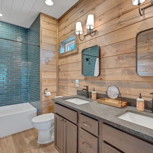 017-Downstairs-bathroom