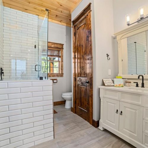 Sawtooth-Lodge-Bath-1