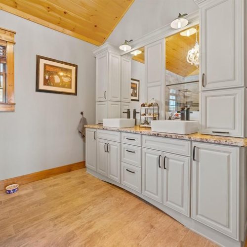 Sawtooth-Lodge-Bath-2