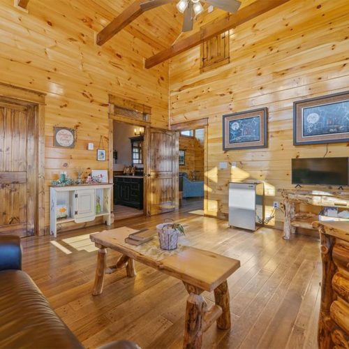 Sawtooth-Lodge-Upstairs-Bedroom